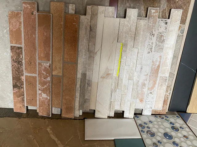 Plaques de carrelage pour revêtement mural