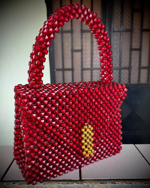 Sac à main femme en perles rouges