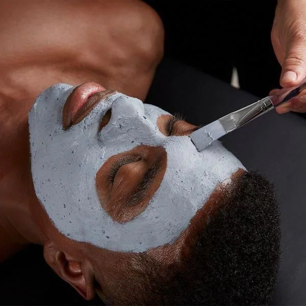 Masque facial de soin pour homme chez confidence barber club