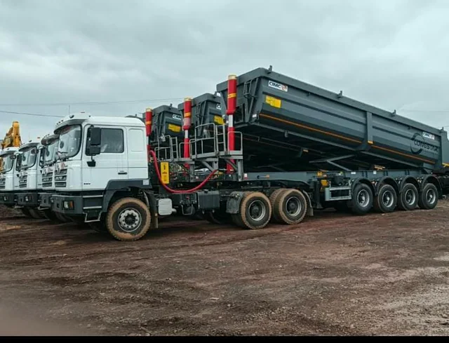 Camion utilitaire de service