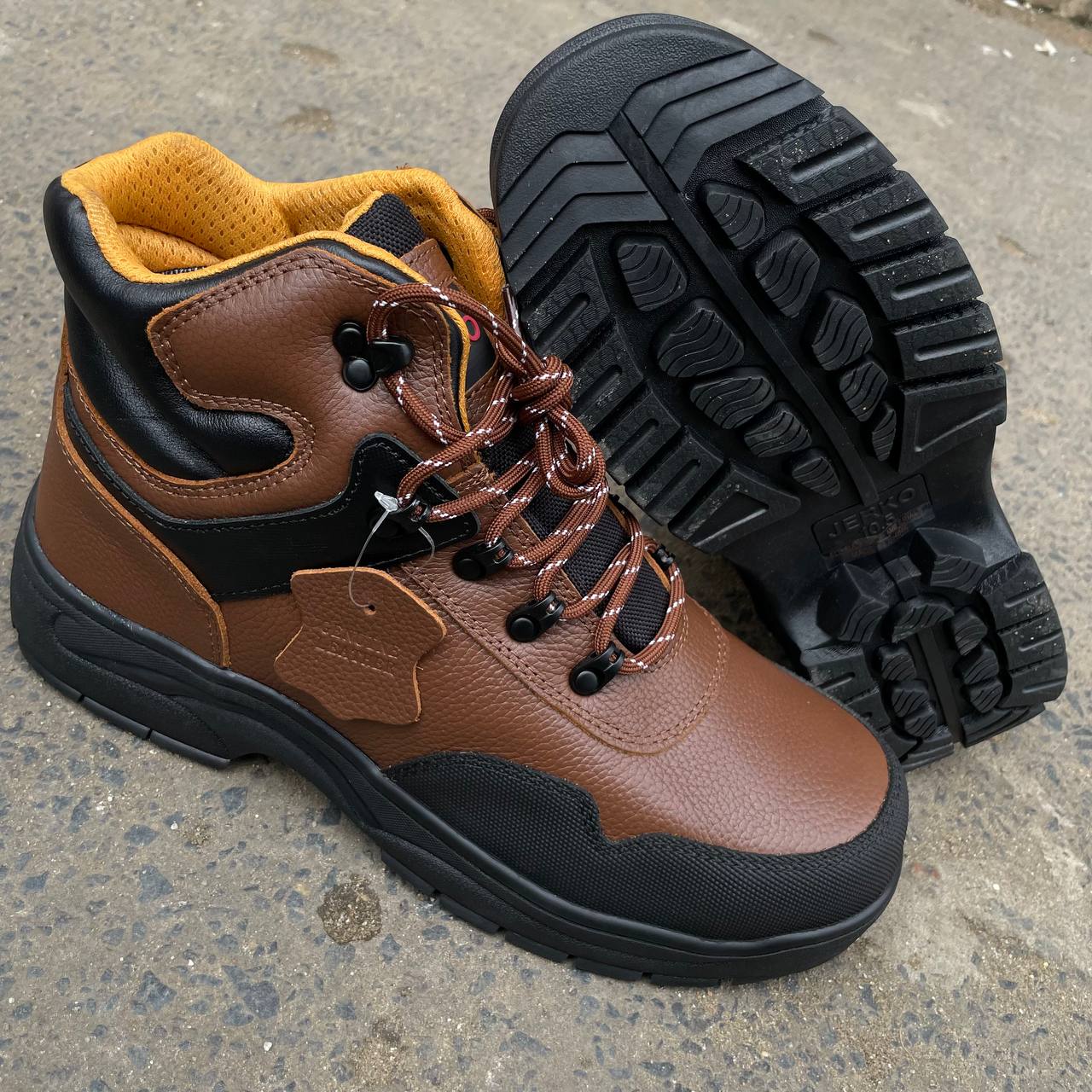 Chaussures montantes marron et noir pour homme