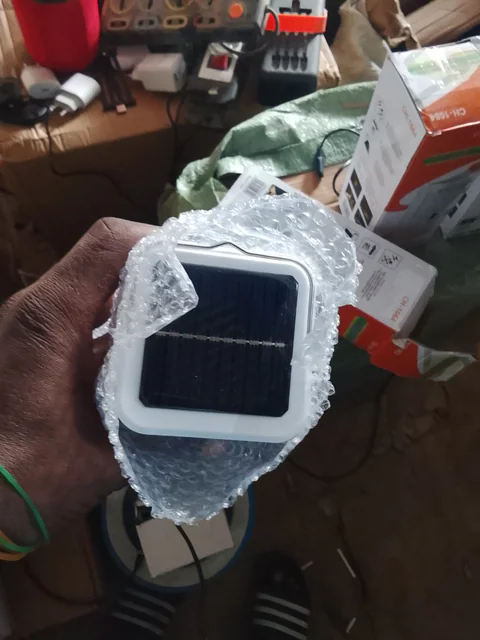 Lampe d'éclairage solaire autonome