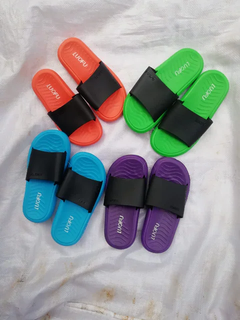 Sandales colorées pour enfants