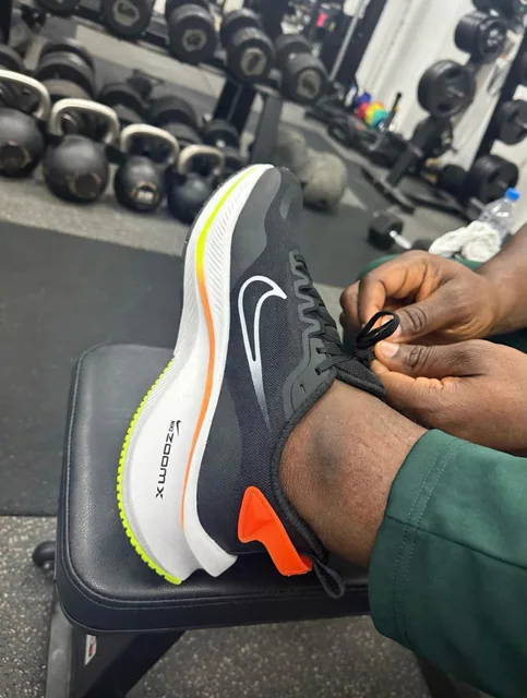 Baskets de sport noires Nike ZoomX